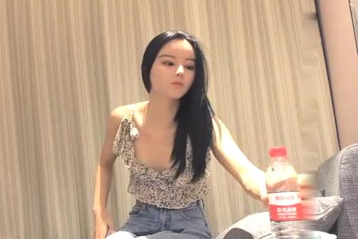 排 骨 哥 微信 支 付 2800 元 约 操 170CM 高 颜 值大 长 腿 美 女人 瘦逼 紧抱 着美 腿侧 插大 叫好 爽好 舒 服高 潮 了快 干