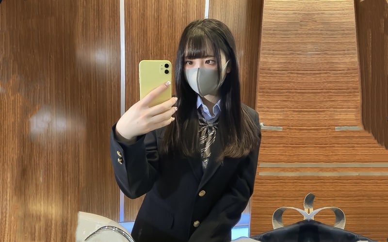 18岁黑发清纯制服美少女 首次体验生插入 在F罩杯的幼体中孕育初中出 FC2-PPV-2664723